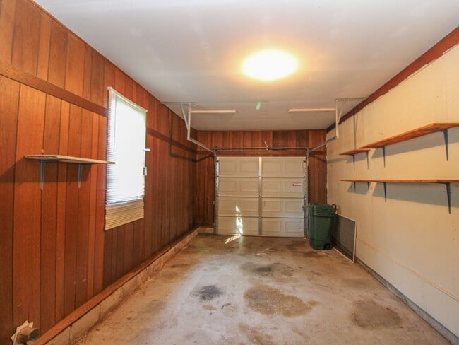 Building Photo - FREE MONTH RENT! Ardmore School District!