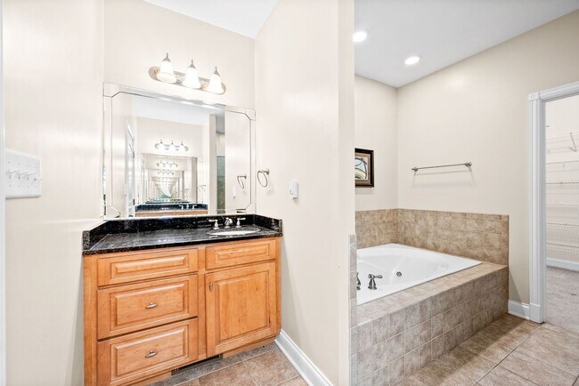 Building Photo - Gorgeous Upscale Home in the Gated Savanna...