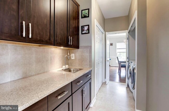 Building Photo - 13724 Valley Oak Cir