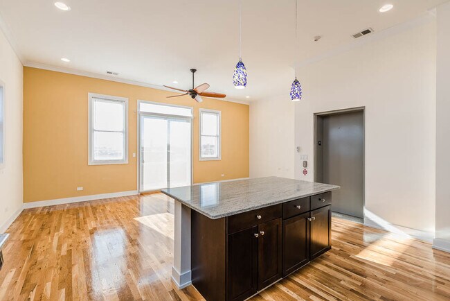 Building Photo - 4808 N Spaulding Ave