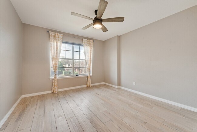 Building Photo - 6902 Kara Pl