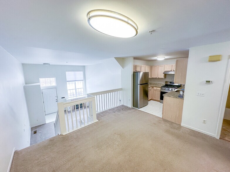 Building Photo - 1872 Lindsay Ln