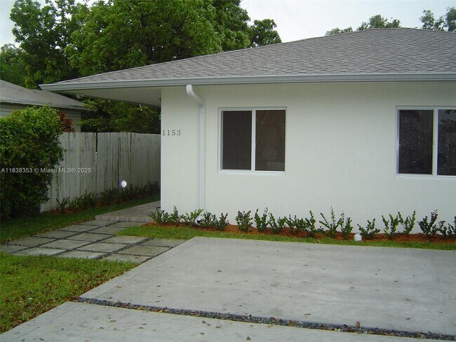 Building Photo - 1153 SW 13th St