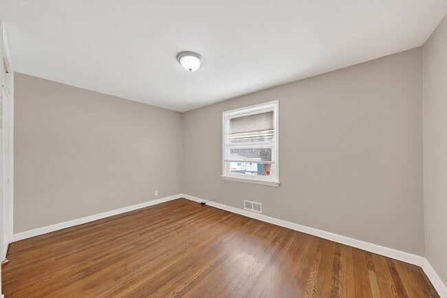 Building Photo - Now Accepting Section 8 – St. Louis, MO 3 bedroom /1 Bath Home in 63137