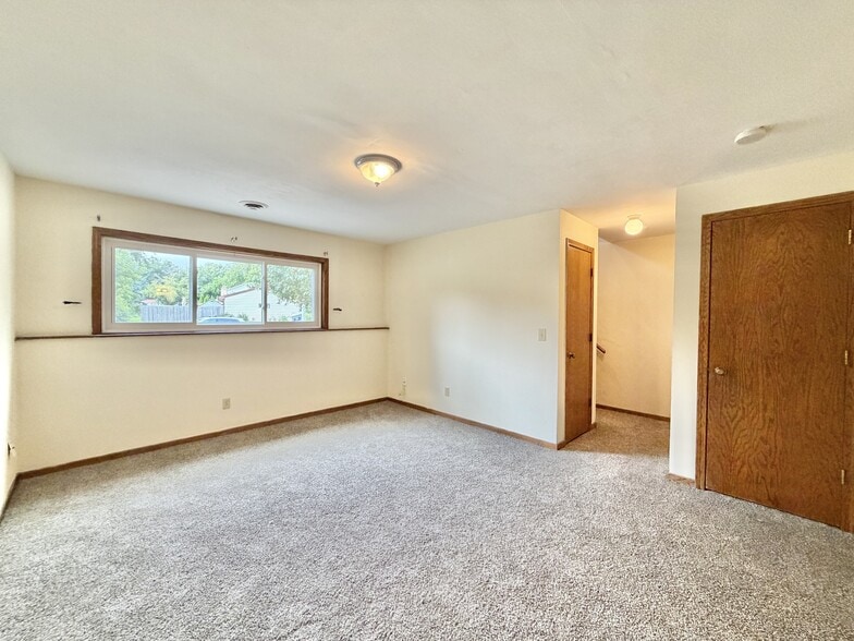 Building Photo - 2658 Chesapeake Dr