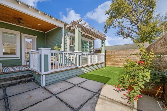 Building Photo - 304 Walton St