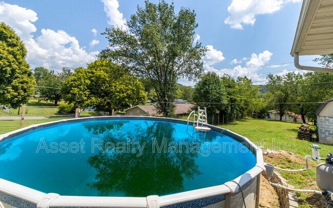 Building Photo - 817 Ridgeview Dr