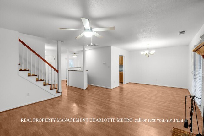 Building Photo - Charming HOME in Prime South Charlotte Location!