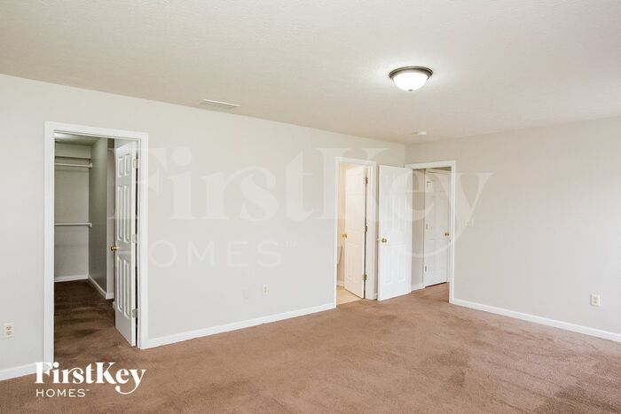 Building Photo - 7843 Stratfield Dr