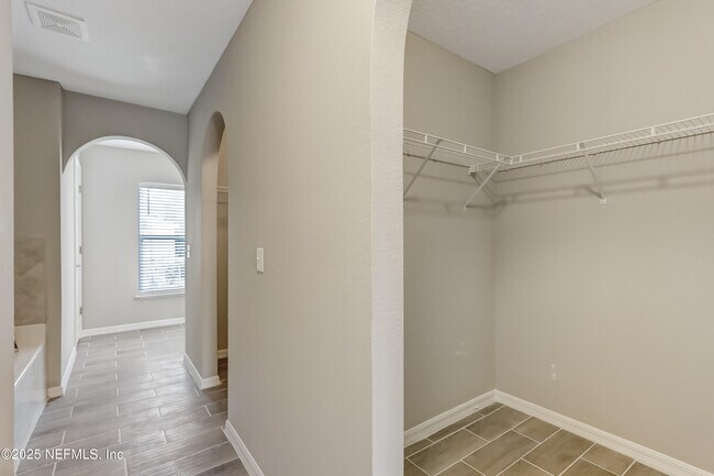 Building Photo - 172 King Arthur Ct