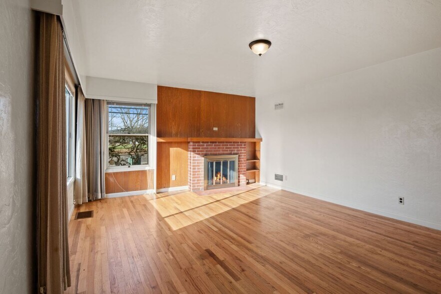 Building Photo - 2055 NW Beca Ave