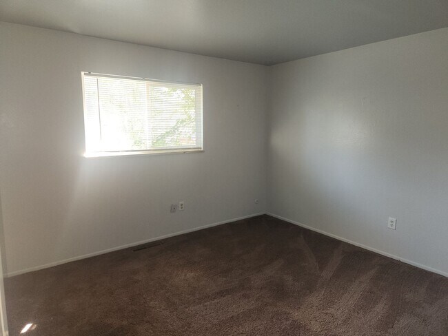 Building Photo - Lovely 4 Bedroom, 2 Bath home available NOW!