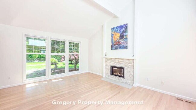 Building Photo - 11204 NE 58th Pl