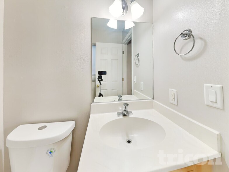 Building Photo - 1675 Van Petten St