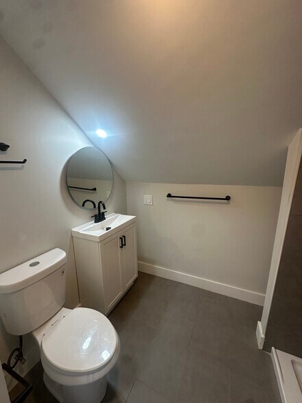 Building Photo - 4 Upham Ave