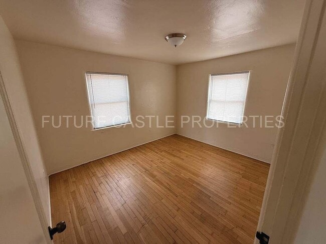 Building Photo - 3008 Wilson Pl NE