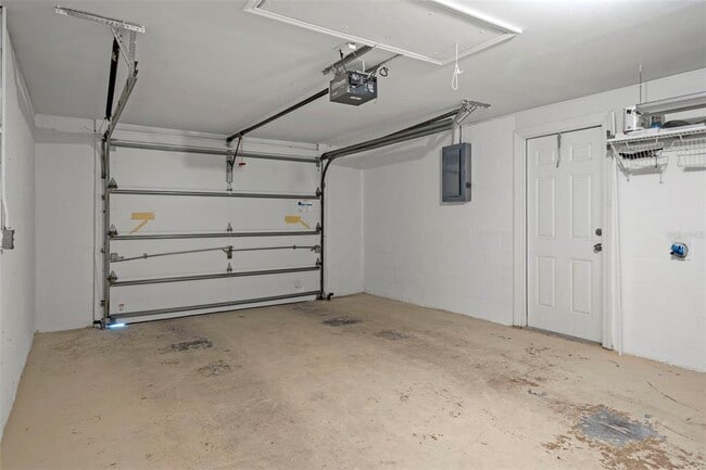 Building Photo - 7403 Populus Dr