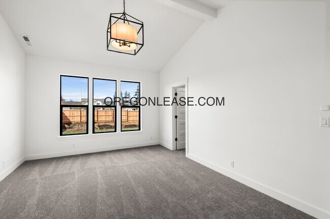 Building Photo - Gorgeous New Construction in Brand New Ven...