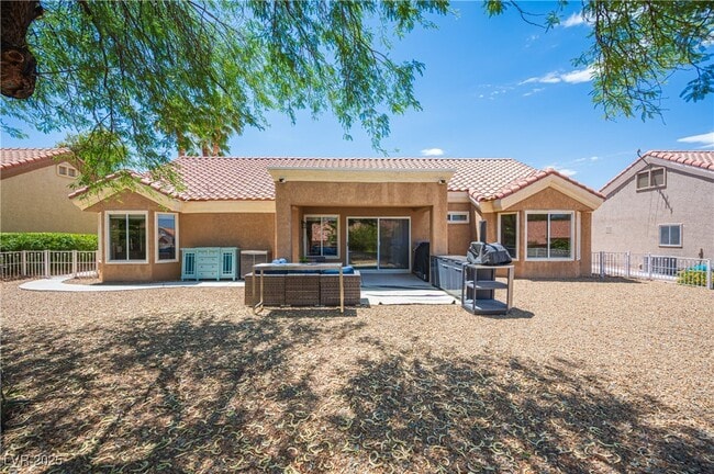 Building Photo - 2548 Tumble Brook Dr