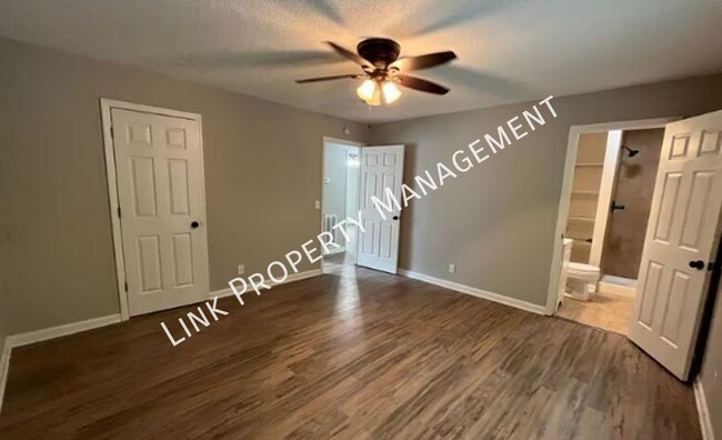 Building Photo - 107 Laferry Ln