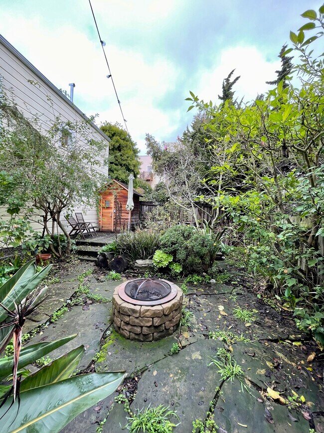 Building Photo - 142 27th St