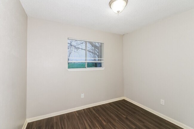 Building Photo - 7218 Wren Cir