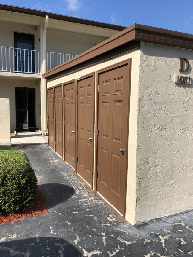 convenient outdoor storage unit - 16181 Dublin Cir