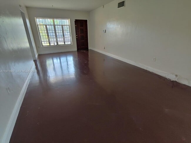 Building Photo - 1465 NE 149th St