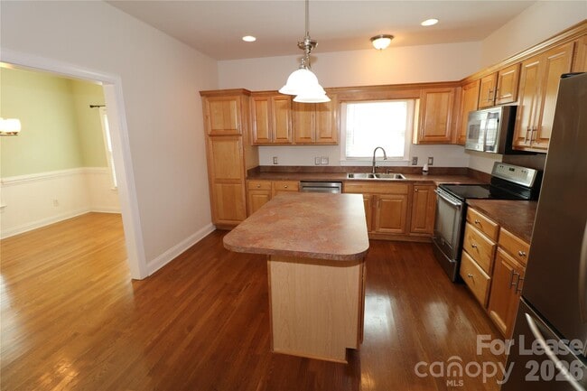 Building Photo - 166 Oak Haven Pl NW