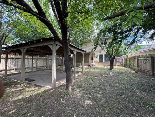 Building Photo - 3200 Crownover St