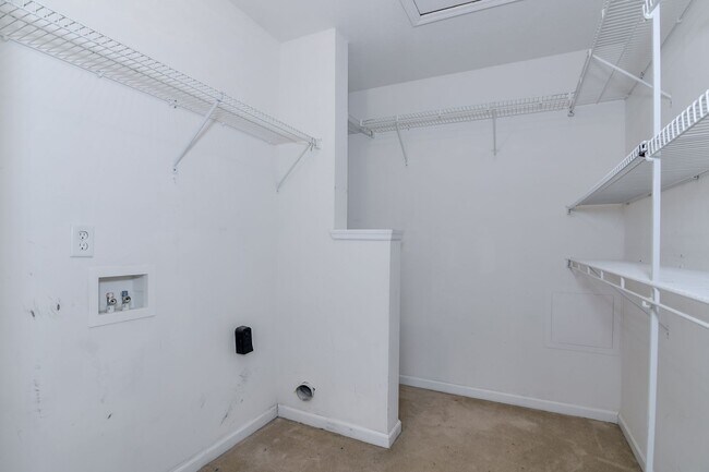 Building Photo - End Unit Townhouse