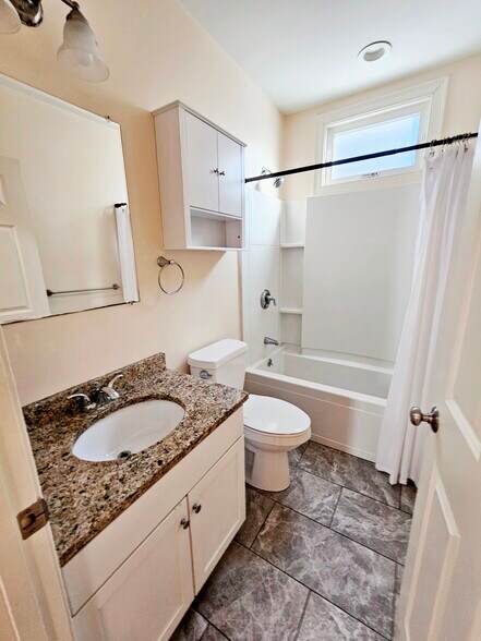 Building Photo - 35 Pratt St