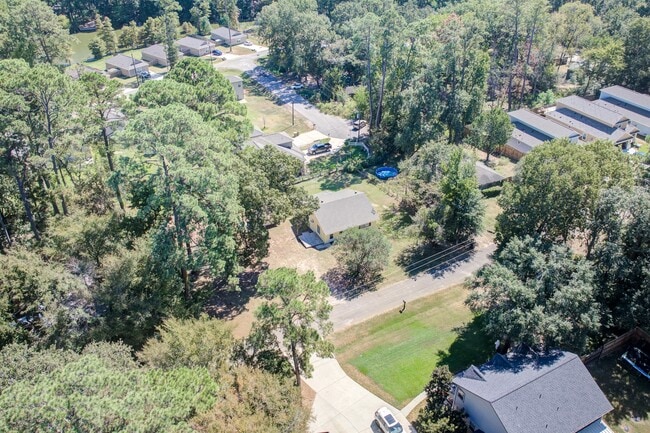 Building Photo - 711 Cherokee Dr