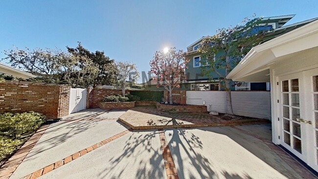 Building Photo - Beautiful Two-Level 5Bd 3.5Ba Home in Newport Beach