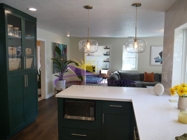 Building Photo - 1704 Summerhill Ct