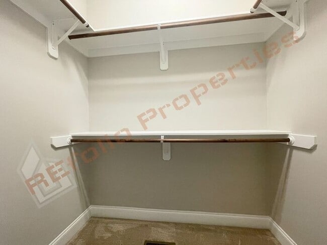 Building Photo - Lovely & Spacious 3 Bedroom, 2.5 Bathroom ...