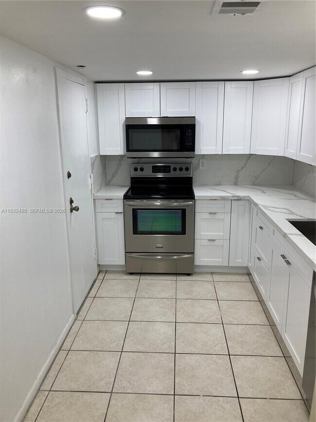 Building Photo - 2333 Brickell Ave