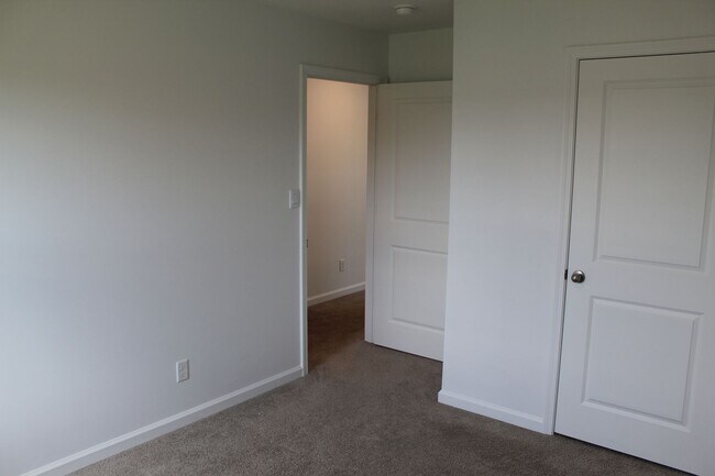 Building Photo - Now Available! Newer 4 BR Home in Decatur Schools!