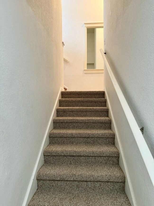 Building Photo - Harbour Island Townhome