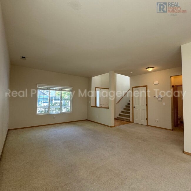 Building Photo - 3 Bedroom With Large Bonus Room!