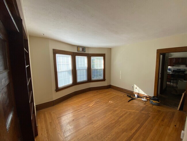 Building Photo - 895 Woodbine Ave