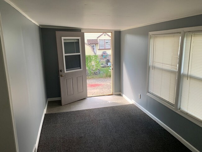 Building Photo - Single family home in Peoria Heights, 2 BR...