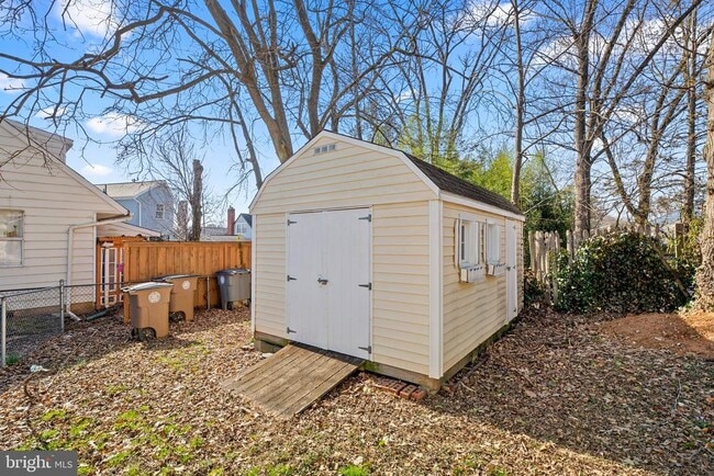 Building Photo - 204 Cedar Ln