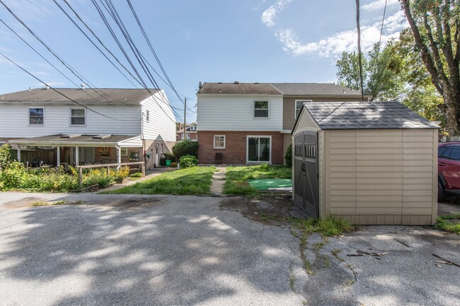 Building Photo - Spacious 4-Bedroom, 2.5-Bath Home – West E...