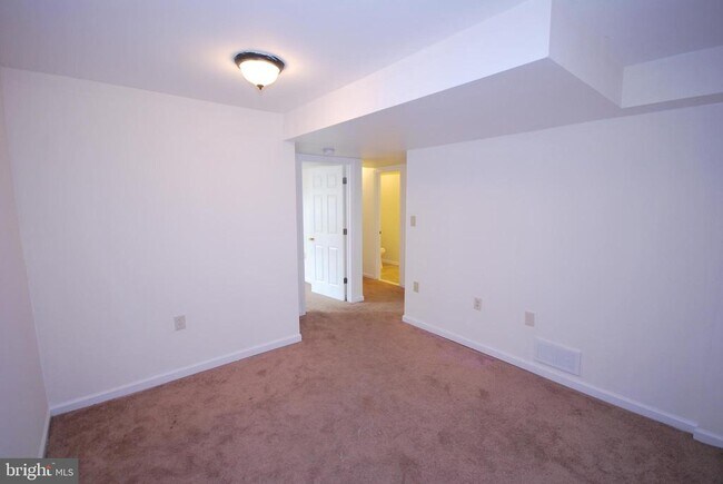 Building Photo - 5028 Nantucket Rd
