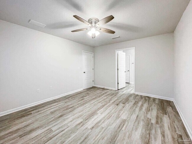 Building Photo - 9627 Angel Oak Dr