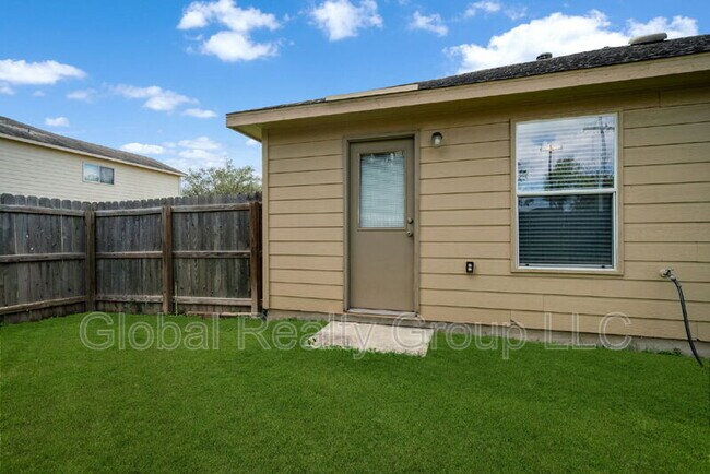 Building Photo - 16610 Retama Crown