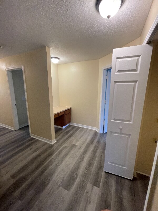 Building Photo - 2704 E 19th Ave