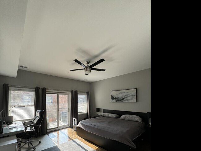 Building Photo - 3 bedroom in Chicago IL 60625