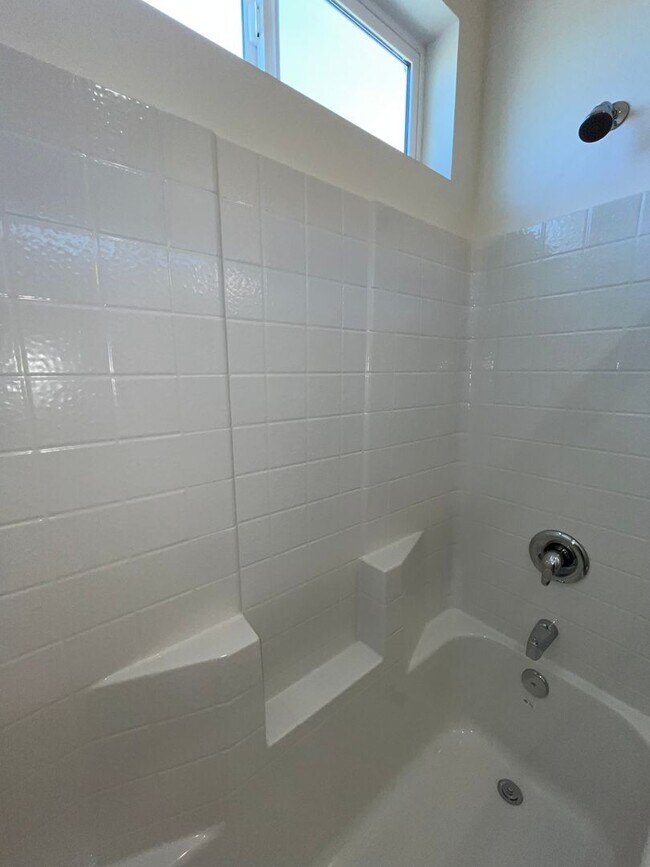 Building Photo - 4214